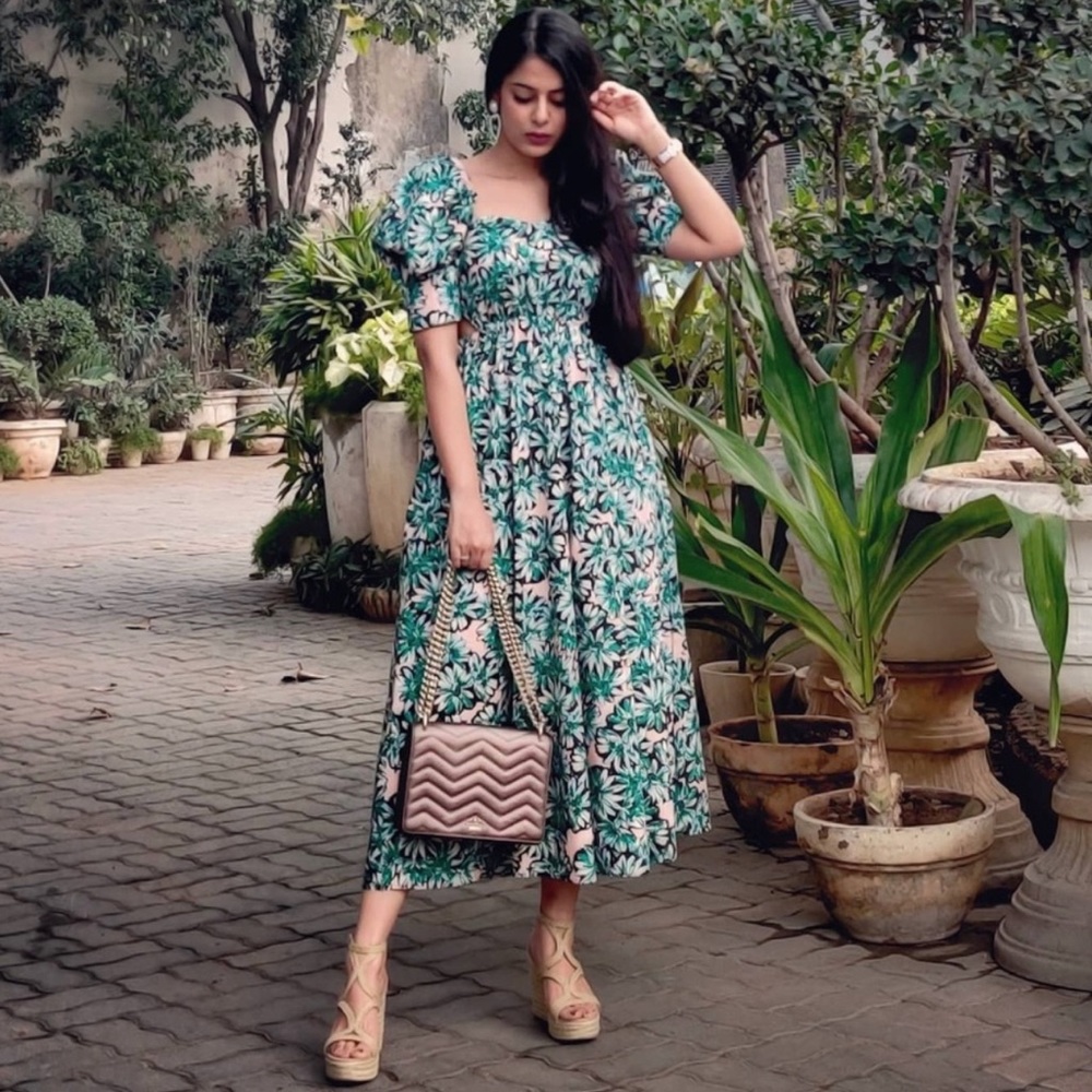 Zara Blogger’s Favorite Poplin Puff Sleeve dress